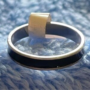 Black and gold coloured men’s ring size 6-7 (18mm)